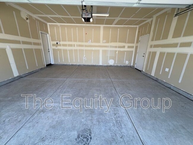 Building Photo - 1105 W Sedona Ave