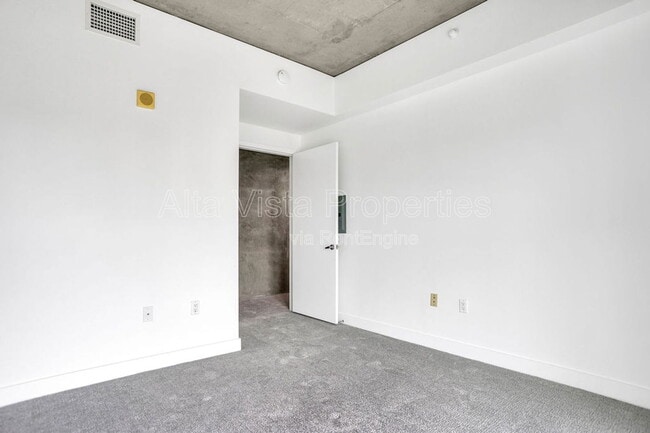 Building Photo - 801 Ash St