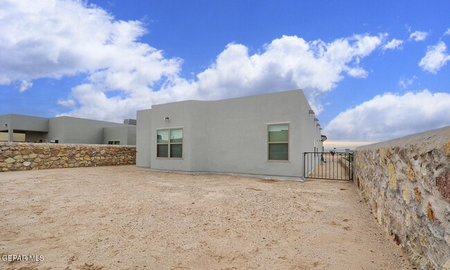 Building Photo - 840 Paseo Dulce Ave