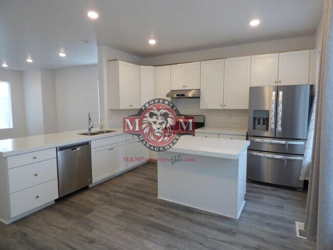Building Photo - Great 3 Bd 2.5 Ba Townhome Rooftop Views