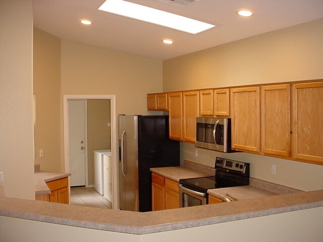 Building Photo - Fantastic home in gated Brenna Park.