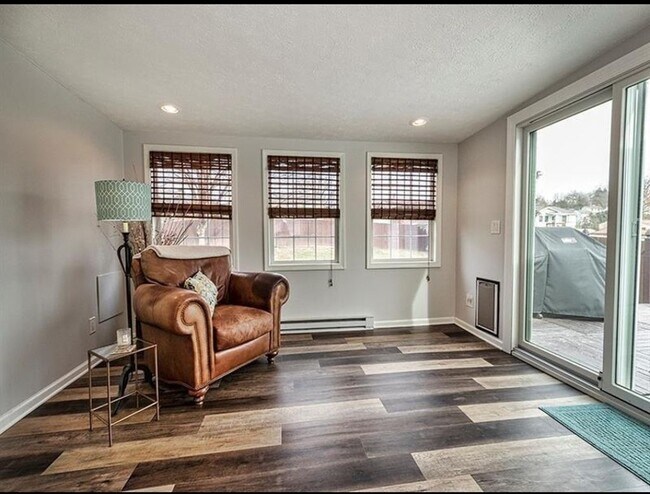 Building Photo - 265 Constellation Dr