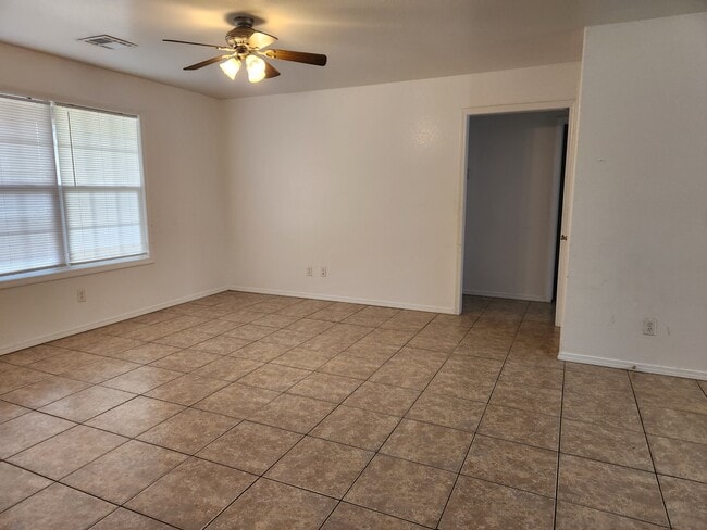 Building Photo - 63080 E 285 Ct