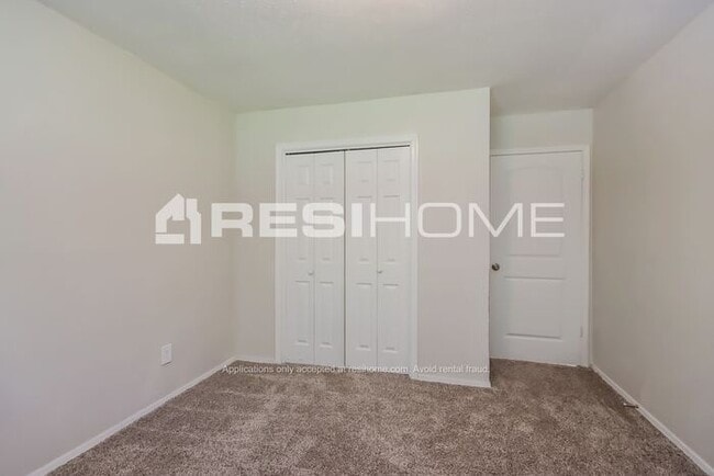 Building Photo - 7127 Kings Dr