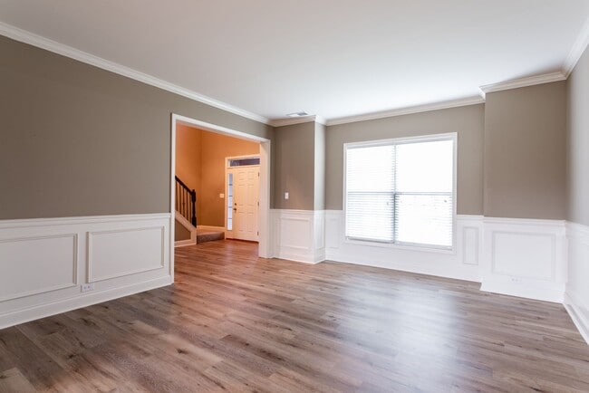Building Photo - 4 Bedroom 2 Bath in Fisherville!
