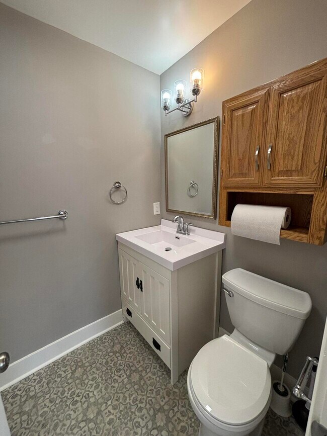 Building Photo - 118 S Evans St