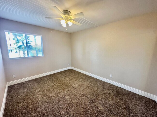 Building Photo - Bright 2nd floor Condo in Rolando near SDS...