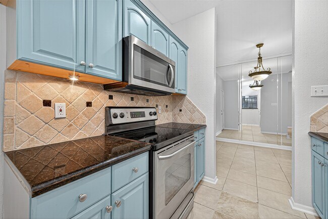 Building Photo - 9850 Pagewood Ln