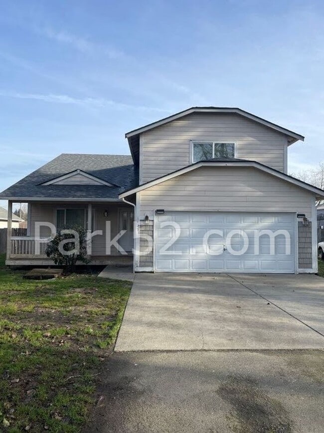 Building Photo - 4 Bedroom 2.5 Bathroom Single Family Home in Tacoma!