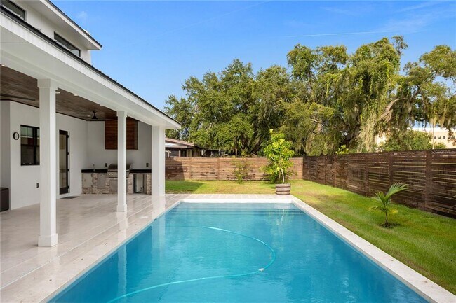 Building Photo - 1814 Barker Dr