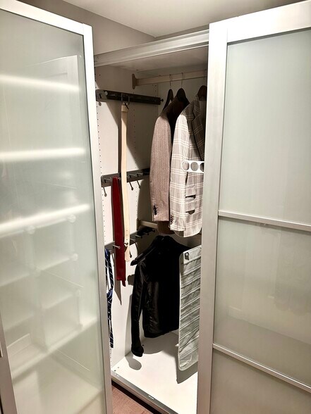 Walk-in Closet - 1025 1st St SE