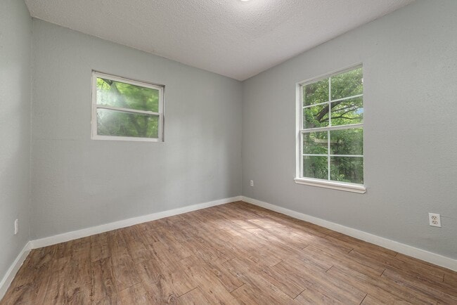 Building Photo - Affordable 3BD/2BA single-family unit!