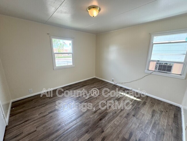 Building Photo - 607 Brookshire Ave