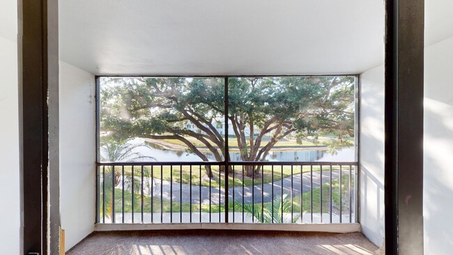Building Photo - Beautiful 2 Bed / 2 Bath in Palm Club Vill...