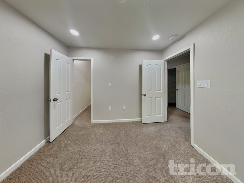 Building Photo - 4936 Broad Leaf Ct