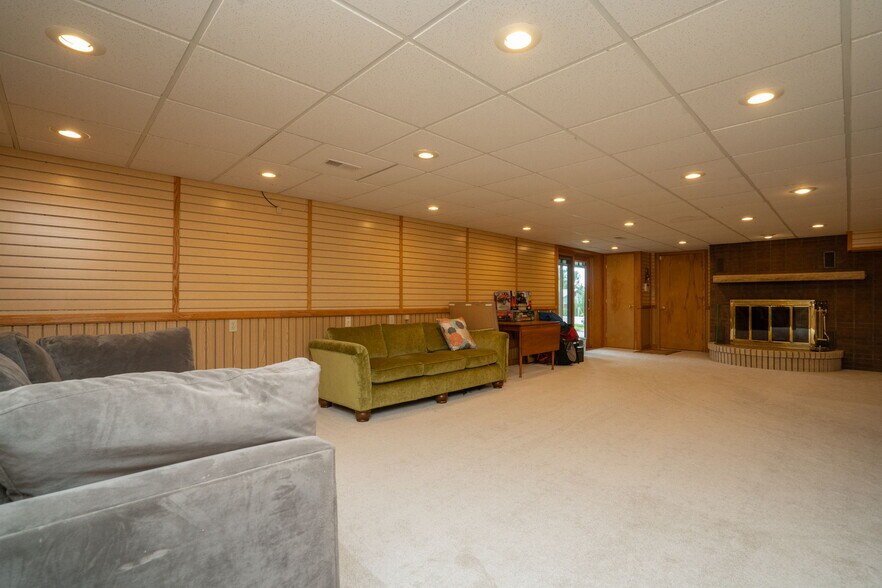 Building Photo - 1020 Cimmeron Dr