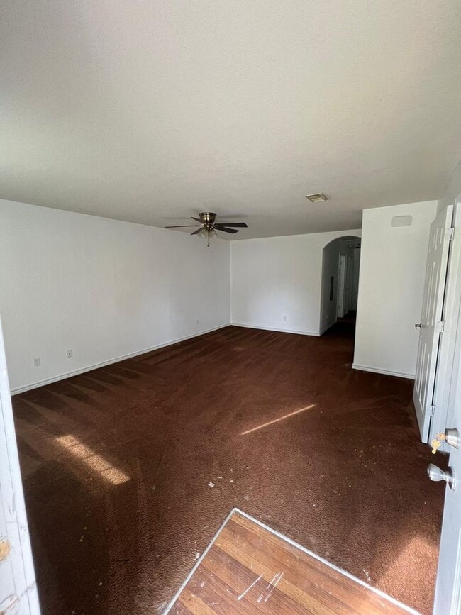 Building Photo - 4x2 Home in Beaumont, TX!