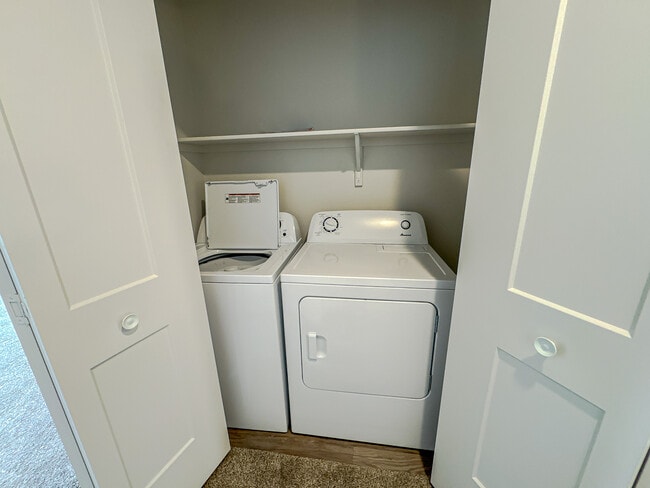 Building Photo - 1633 Elsie Jean Trl