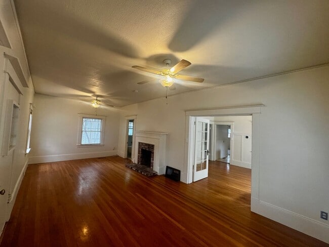 Building Photo - Curtis Park Craftsman Home