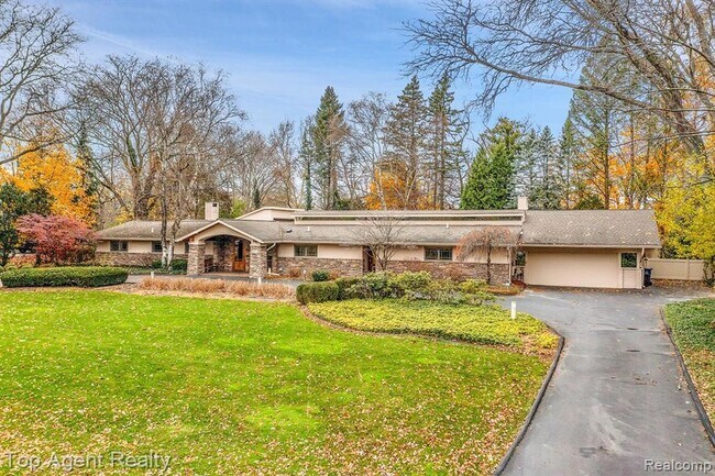 Building Photo - 5760 Snowshoe Cir