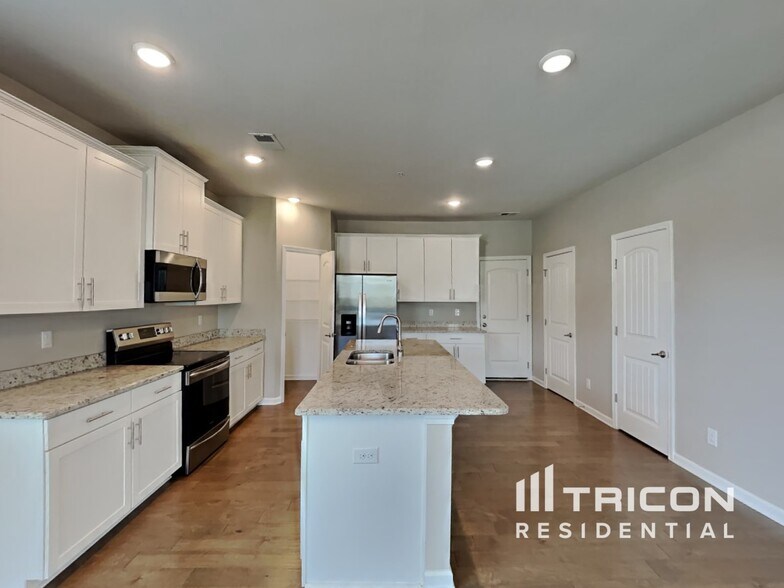 Building Photo - 306 Imperial Ct
