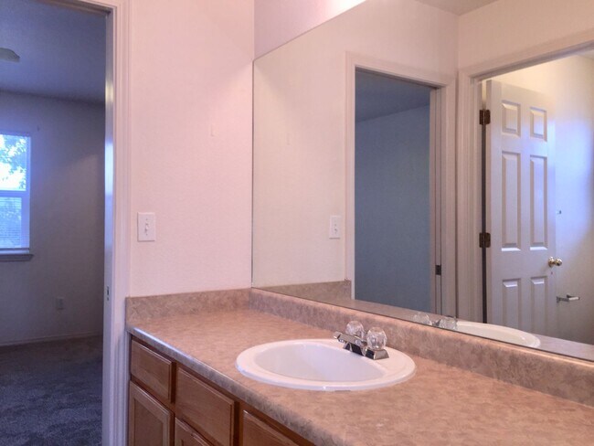 Building Photo - Nichols 1256- 1258