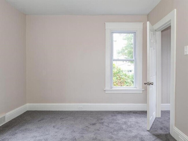 Building Photo - 2 bedroom House New Brighton