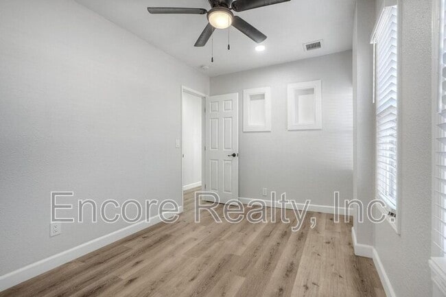 Building Photo - 303 3rd Ave