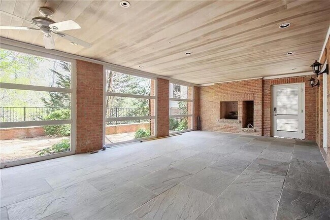 Building Photo - 460 Ivy Park Ln NE