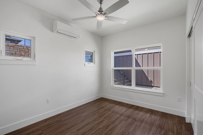 Building Photo - 112 Oliona St