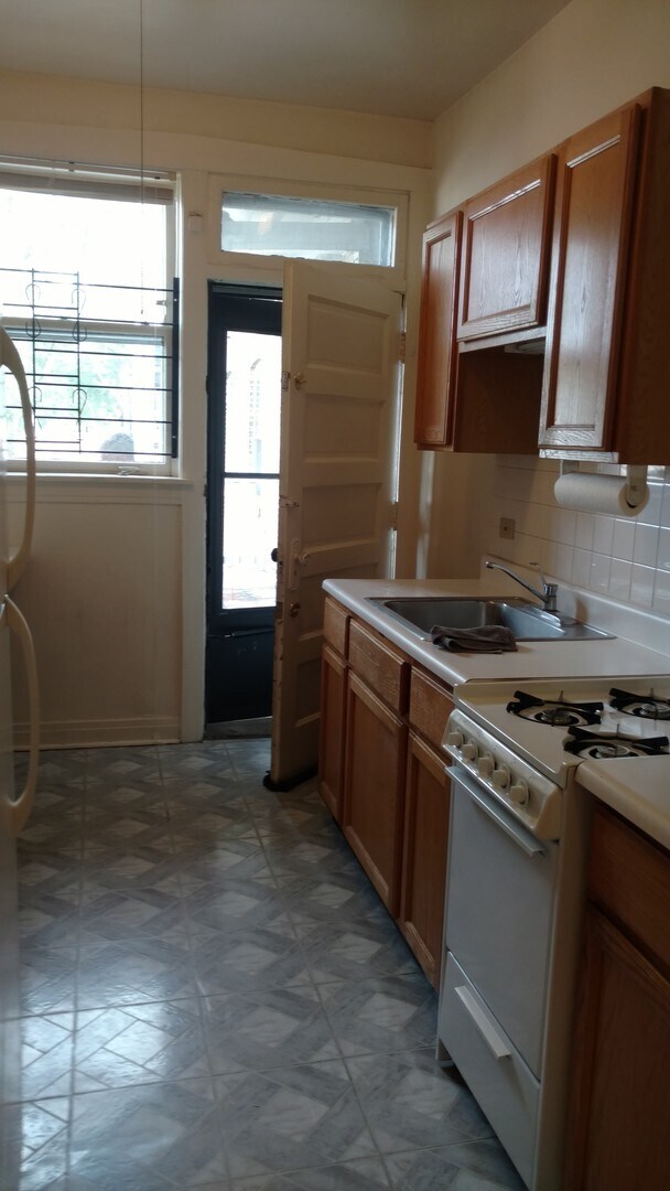 Building Photo - Quiet, Sunny, Desirable Roscoe Village