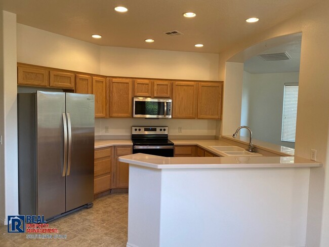 Building Photo - Coral Canyon Home