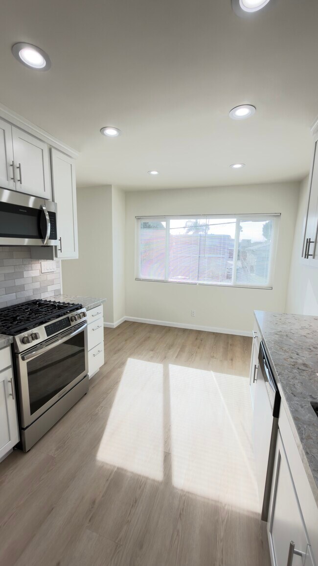 Building Photo - San Pedro