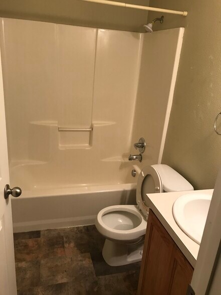 Building Photo - 3013 Main St