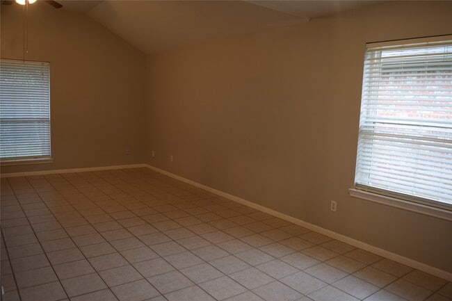Building Photo - 18130 Beaverdell Dr