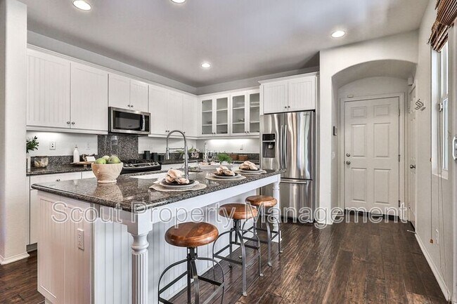 Building Photo - 28814 S Lake Dr
