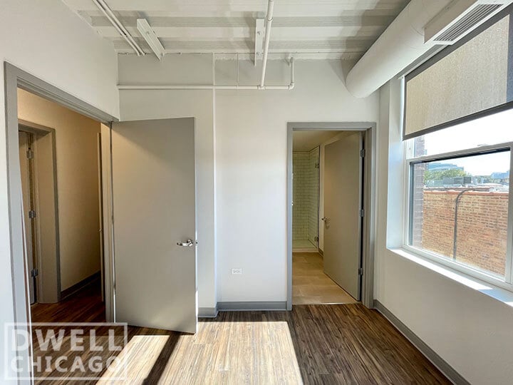 Building Photo - 911 W Dakin St