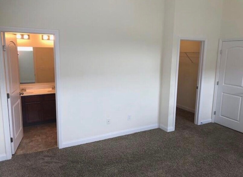 Building Photo - 5443 Spring River Ave