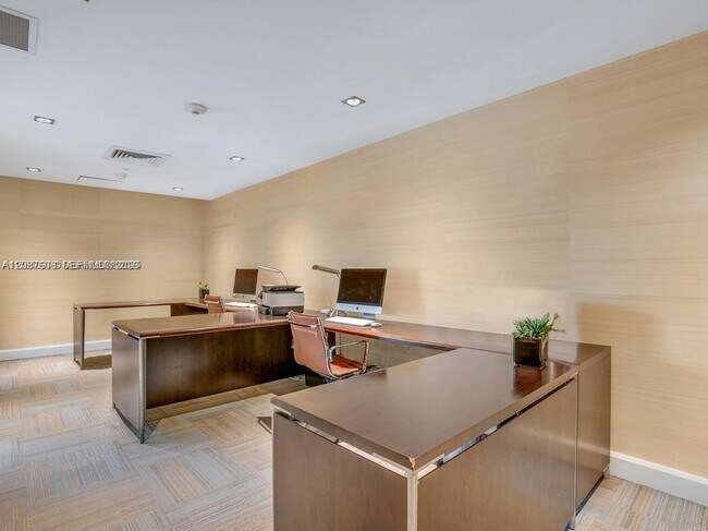 Building Photo - 950 Brickell Bay Dr