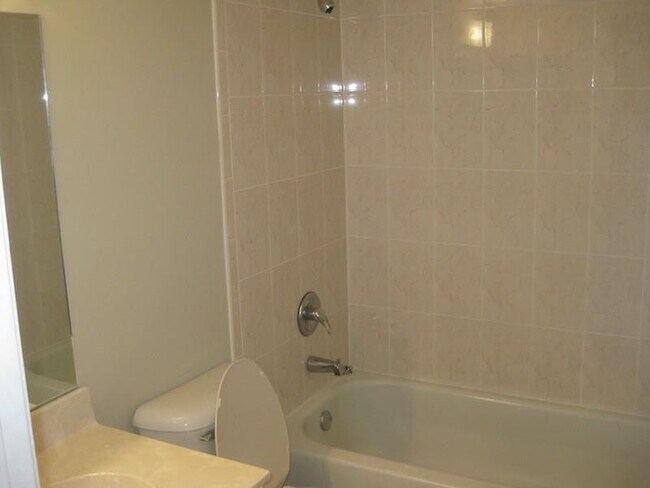 Building Photo - 711 N Pine Island Rd