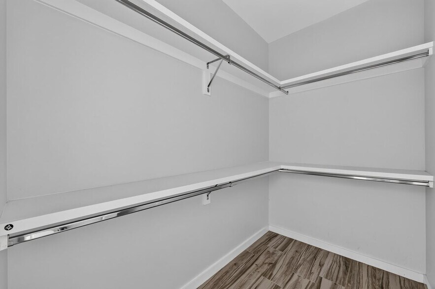 Building Photo - 1207 W Kennedy St