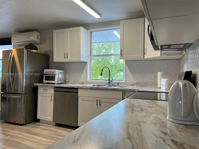 Primary Photo - 1 bedroom in Hollywood FL 33020