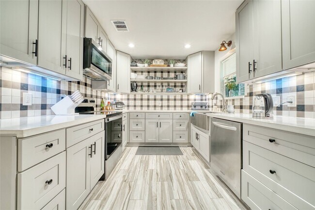 Building Photo - 5911 Dawnridge Dr