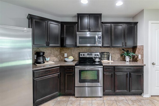 Building Photo - 904 Strickling Dr