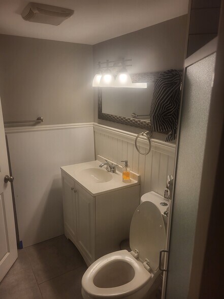 Building Photo - 120 White Oak Ter