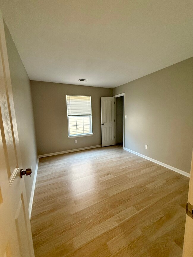 Building Photo - 6065 Woodmill Dr