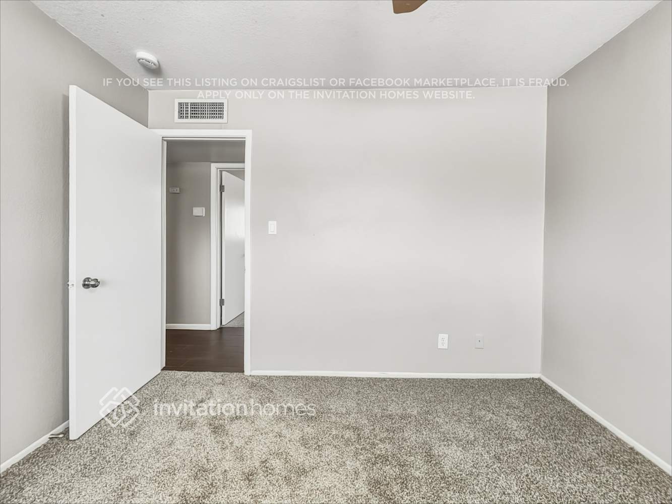 Building Photo - 8746 E Palm Ln