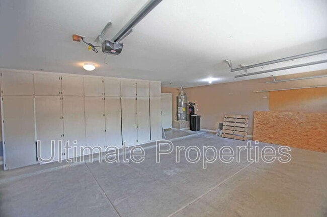 Building Photo - 13872 E Kalil Dr