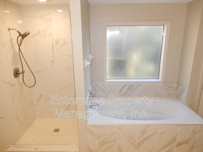 Building Photo - 4525 Hickory Creek Dr