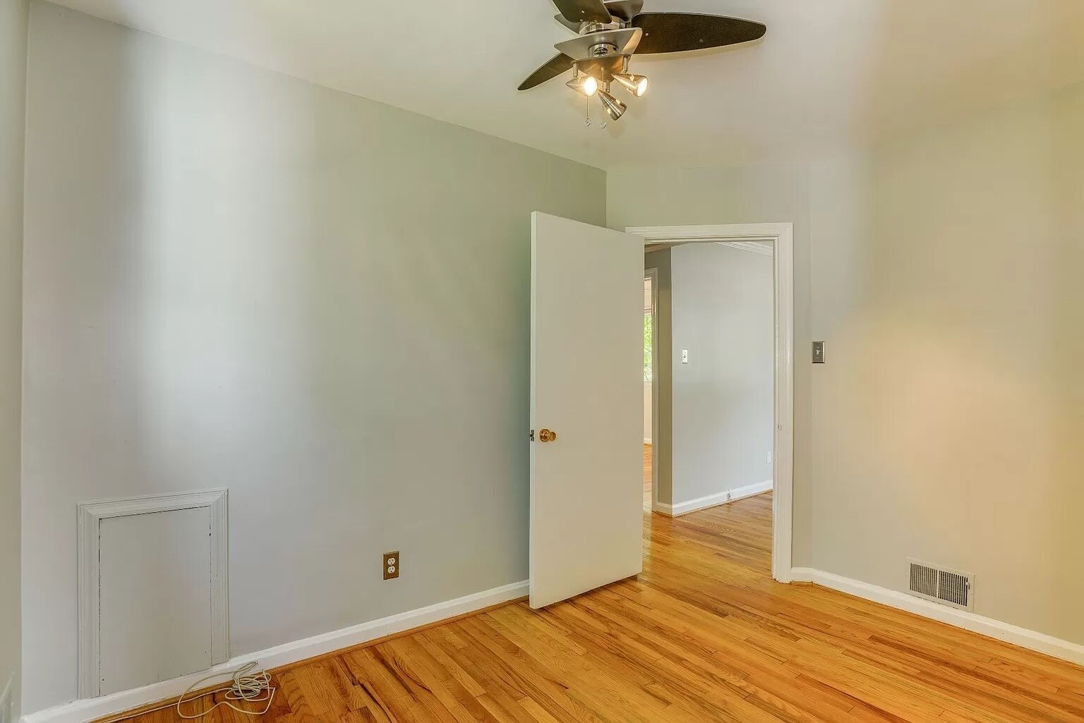 Building Photo - 3317 Glenway Dr